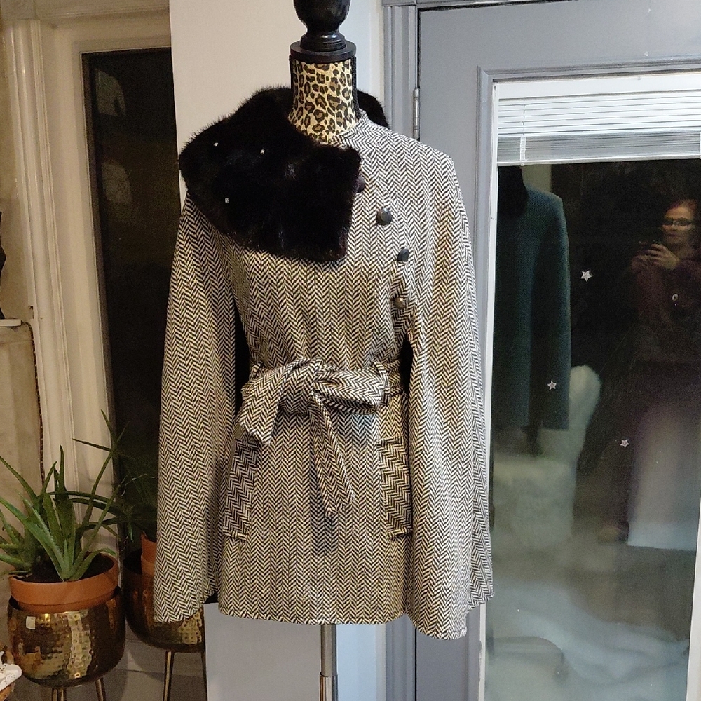 Chic Herringbone Trench Coat with Real Fur Collar Add